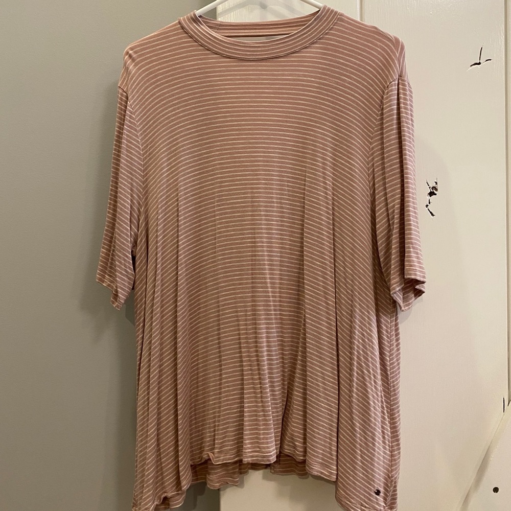 American Eagle tee